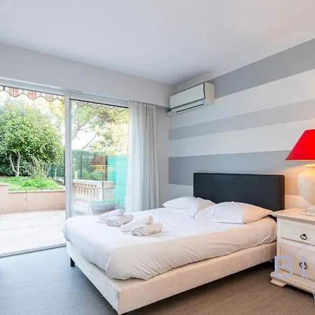 Spacious Pool And Parking Apartament Antibes