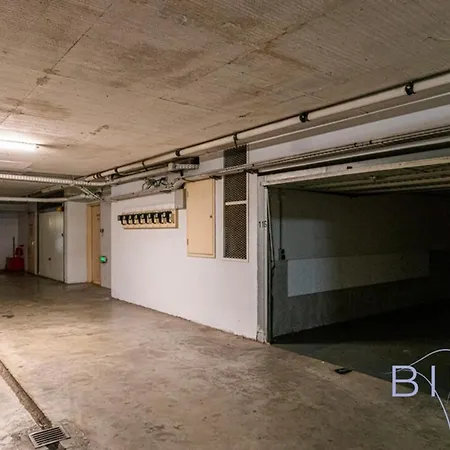 Spacious Pool And Parking Apartament