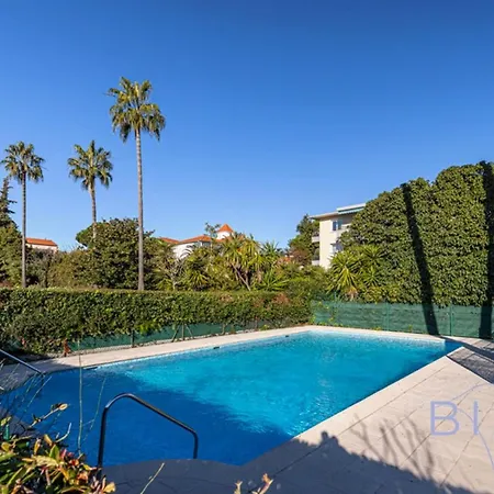 Spacious Pool And Parking Apartament Antibes