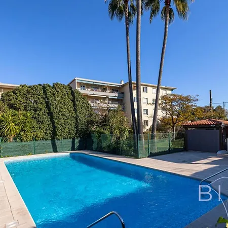 Apartament Spacious Pool And Parking