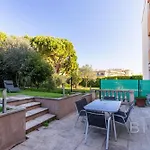 דירה Spacious Pool And Parking
