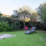 Spacious Pool And Parking