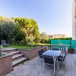 דירה Spacious Pool And Parking