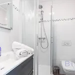 Spacious Pool And Parking