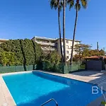 דירה Spacious Pool And Parking