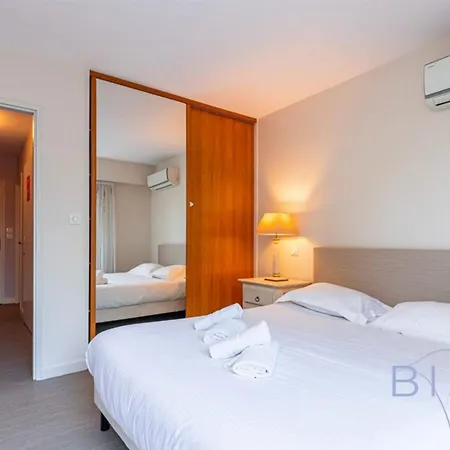 דירה Spacious Pool And Parking *