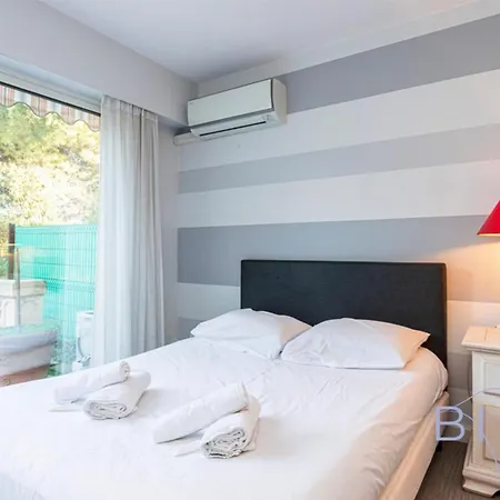 Appartamento Spacious Pool And Parking Antibes