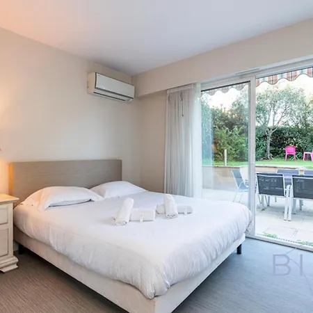 Appartamento Spacious Pool And Parking