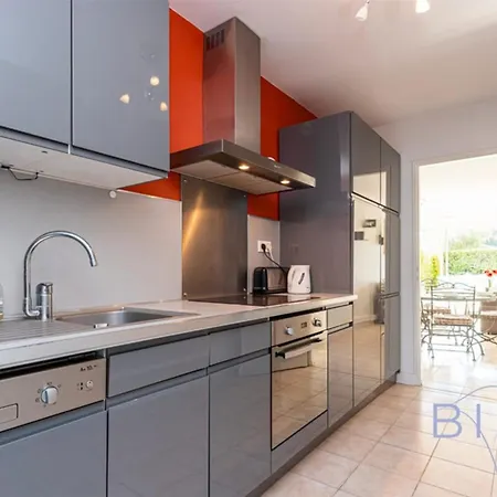 Spacious Pool And Parking *