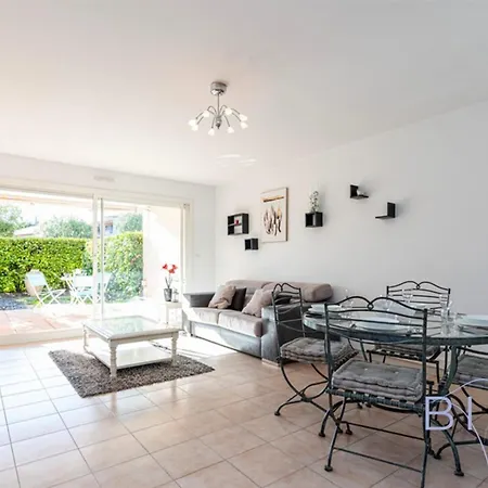 Spacious Pool And Parking Antibes