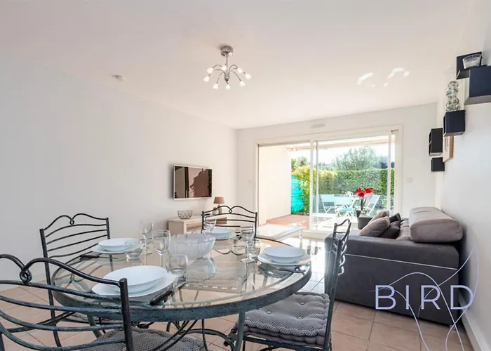 Spacious Pool And Parking Antibes