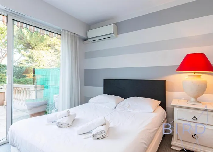 Daire Spacious Pool And Parking Antibes