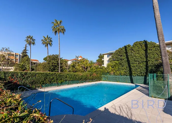 Spacious Pool And Parking Daire Antibes