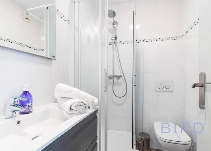 Spacious Pool And Parking