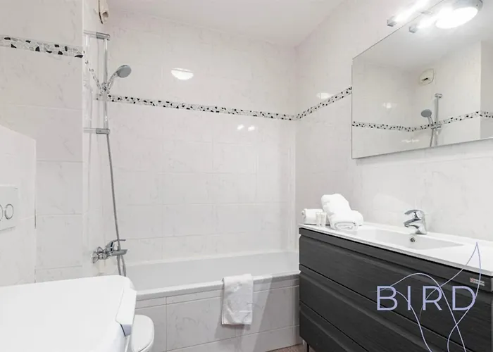 Daire Spacious Pool And Parking