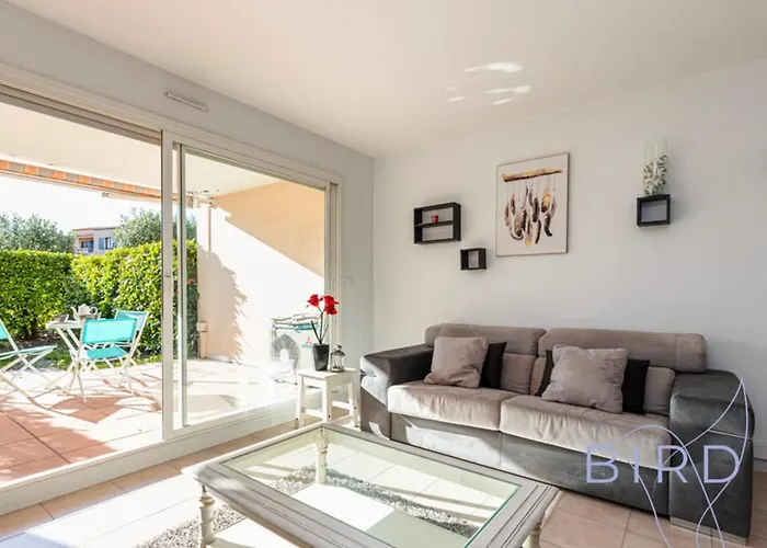 Daire Spacious Pool And Parking Antibes